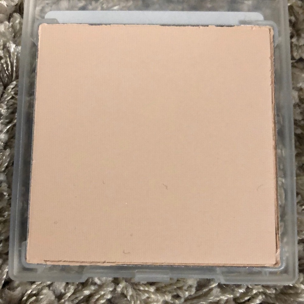 Mary Kay sheer Mineral pressed powder foundation - Picture 4 of 12